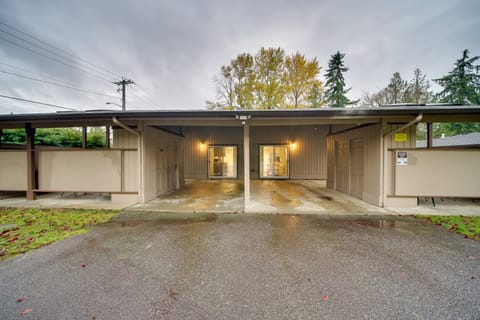 Duplex Group Getaway 3 Mi to Dtwn Bellevue! House in Bellevue