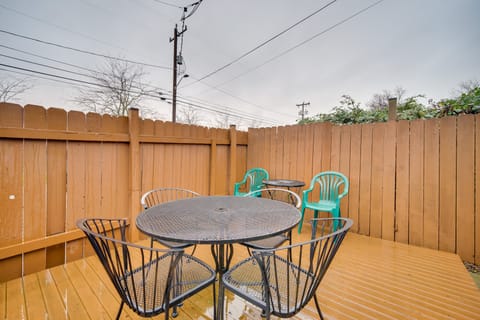 3 Mi to Dtwn Seattle: Large Home w/ Private Deck! House in Seattle