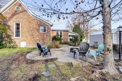 Patio Oasis! Charming 'Ivy Cottage' in Tennessee House in Tennessee