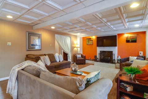 Mtn-View Balcony! All-Season Apt Near Jim Thorpe Apartment in Jim Thorpe