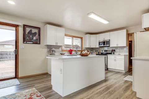 2 Mi to Golf Course! Family Home in Pueblo West House in Pueblo West