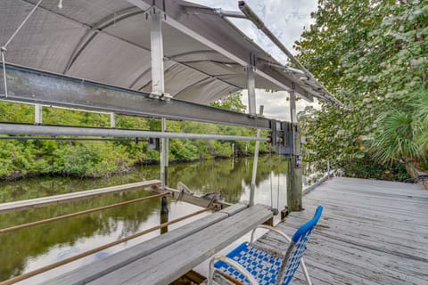 Direct Gulf Access: Port Charlotte Home w/ Dock House in Port Charlotte