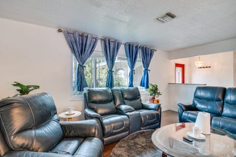 Direct Gulf Access: Port Charlotte Home w/ Dock House in Port Charlotte