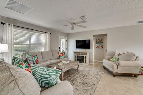 Golf, Dine & Relax Poolside! The Villages Retreat House in The Villages