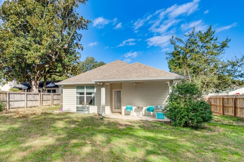 < 2 Mi to Dtwn! Quiet Family Home in Pensacola House in Pensacola