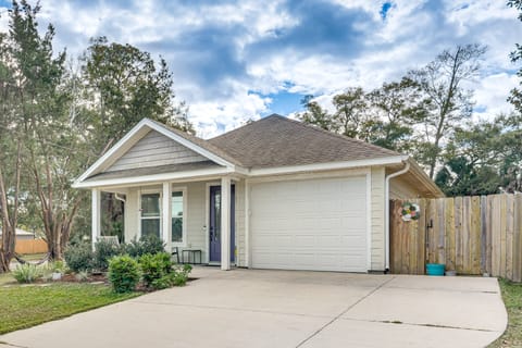 < 2 Mi to Dtwn! Quiet Family Home in Pensacola House in Pensacola