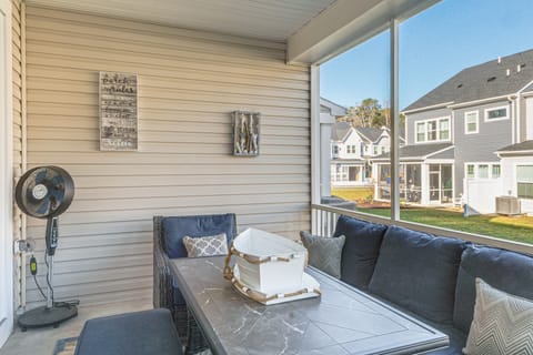 5 Mi to Bethany Beach! Townhome w/ Screened Porch Apartment in Sussex County