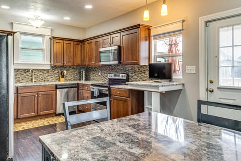 3 Mi to Dtwn Indy: Bright Home w/ Furnished Deck House in Indianapolis