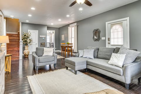 3 Mi to Dtwn Indy: Bright Home w/ Furnished Deck House in Indianapolis