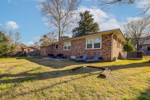 1 Mi to Park Circle: Pet-Friendly Home w/ Yard House in North Charleston