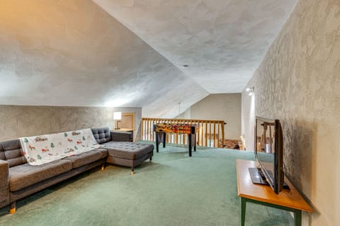 Bartlett Ski Getaway w/ Mtn Views, 4 Mi to Slopes! Apartment in Glen