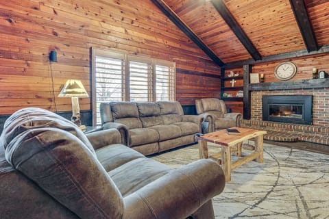 Woodburn Group Getaway: Endless On-Site Fun! House in Indiana