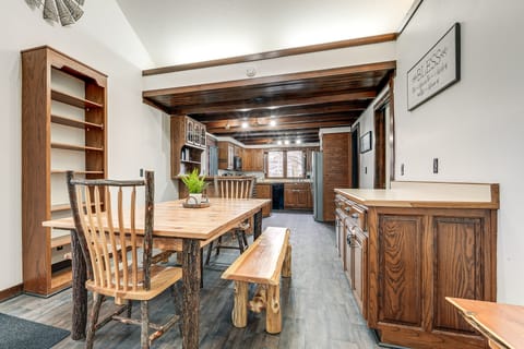 Woodburn Group Getaway: Endless On-Site Fun! House in Indiana