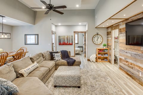 Spacious Patio & Yard! Family Home in Byrdstown House in Tennessee