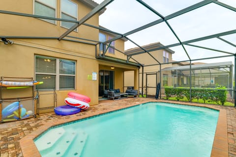 Near Disney: Family-Friendly Getaway w/ Pool! House in Four Corners