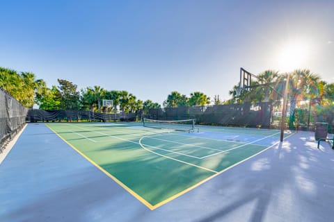 Near Disney: Family-Friendly Getaway w/ Pool! House in Four Corners