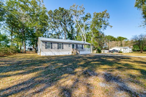 Paddle, Swim & More! Charming Home in High Springs House in Florida