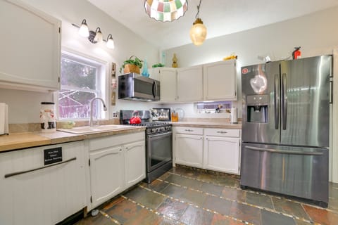 4 Mi to Boyne Mtn Resort: Adventure-Ready Apt Apartment in Boyne City