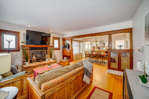 Home 1/2 Mi to Dtwn Riverside: Families Welcome! House in Riverside