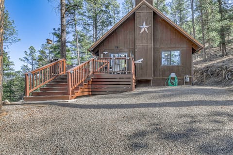 Hot Tub, Spacious Deck: Woodsy Haven in Ruidoso! House in Ruidoso