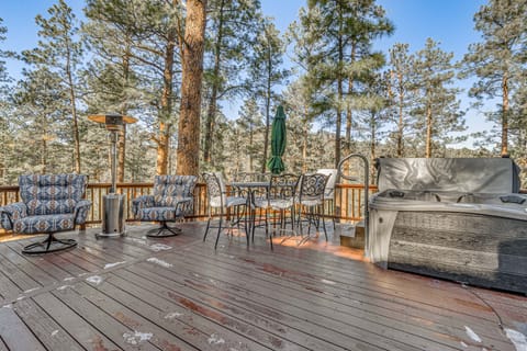 Hot Tub, Spacious Deck: Woodsy Haven in Ruidoso! House in Ruidoso