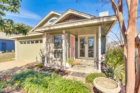 ATX Urban Oasis: Cowboy Pool + Fenced Yard House in Austin