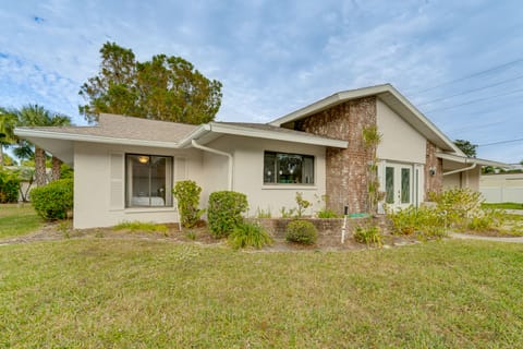 Private Beach & Pool Access! Fort Myers Getaway House in Iona