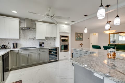 Private Beach & Pool Access! Fort Myers Getaway House in Iona