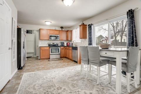 Spacious Family Getaway w/ Yard in Kalamazoo! House in Kalamazoo