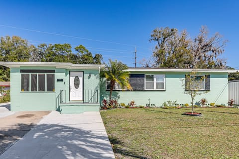 Deck, Grill & Fire Pit: Jacksonville Family Home House in Jacksonville