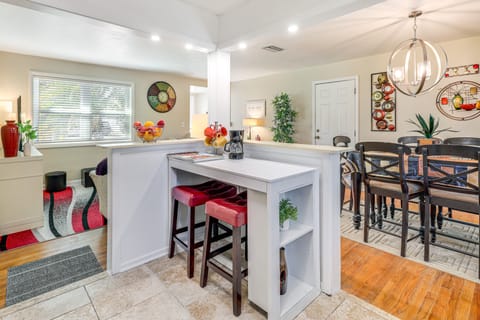 Deck, Grill & Fire Pit: Jacksonville Family Home House in Jacksonville