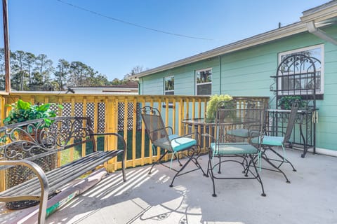 Deck, Grill & Fire Pit: Jacksonville Family Home House in Jacksonville