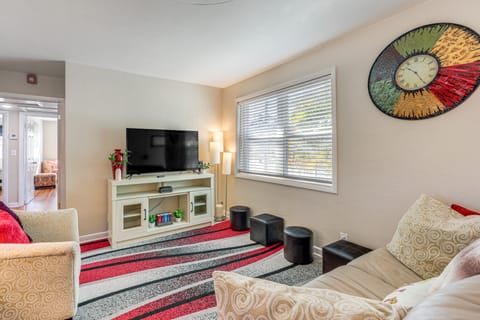 Deck, Grill & Fire Pit: Jacksonville Family Home House in Jacksonville