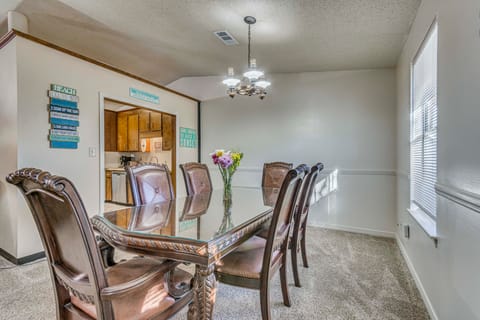 Beach Gear & Cruiser Bicycles: Quiet Pensacola Gem House in Alabama