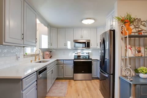 2 Mi to Old Town: Pet-Friendly Home Base in Arvada Apartment in Westminster