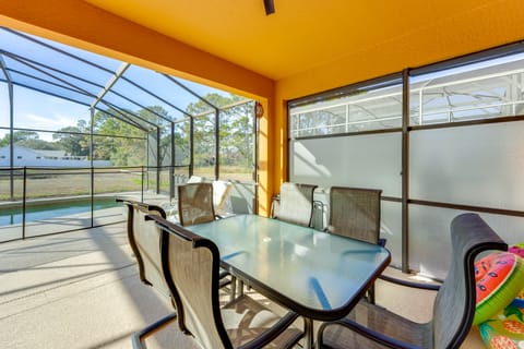 Poolside Living: Family Retreat 12 Mi to Disney House in Loughman