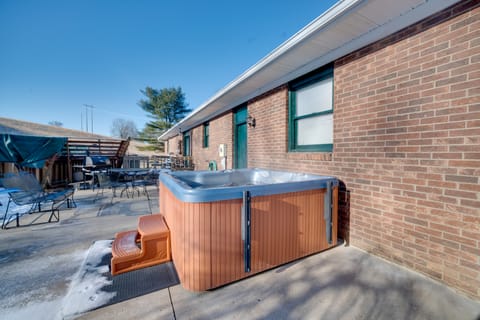 5-Acre Hocking Hills Hideaway! Pet-Friendly Home House in Ohio