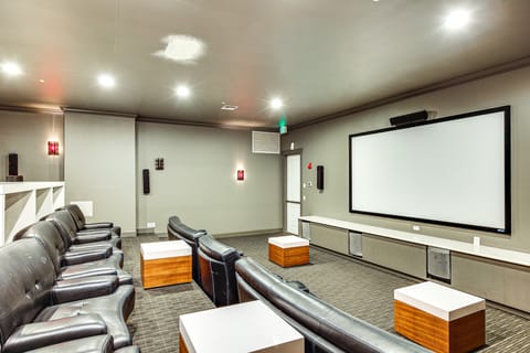 4 Mi to Dtwn, Commuter-Friendly Apt in Tacoma Apartment in Tacoma