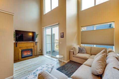 4 Mi to Dtwn, Commuter-Friendly Apt in Tacoma Apartment in Tacoma