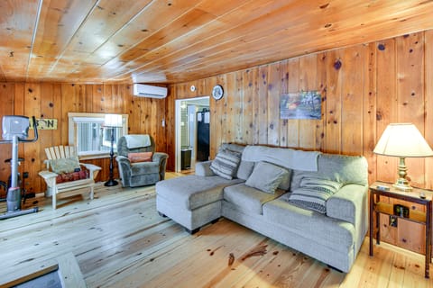 Home Theater & Hot Tub! Home Near Higgins Lake House in Michigan