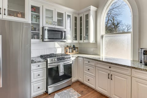 'The Sanctuary' in Historic Dtwn Staunton House in Staunton