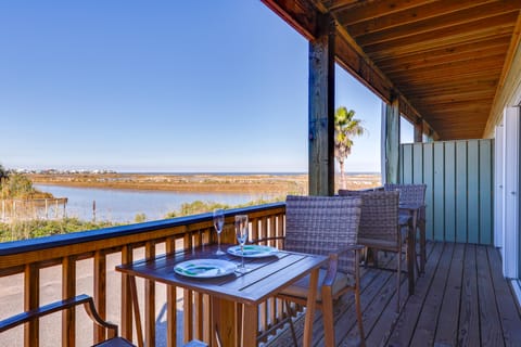 Boat, Swim, Walk to Beach! Dauphin Island Retreat Apartment in Dauphin Island