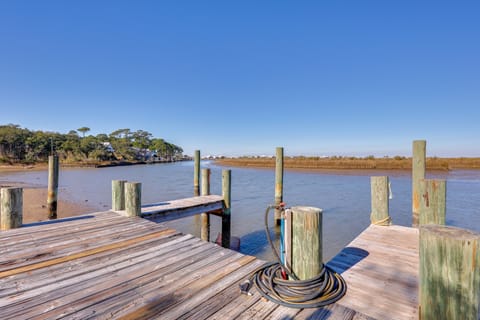 Boat, Swim, Walk to Beach! Dauphin Island Retreat Apartment in Dauphin Island