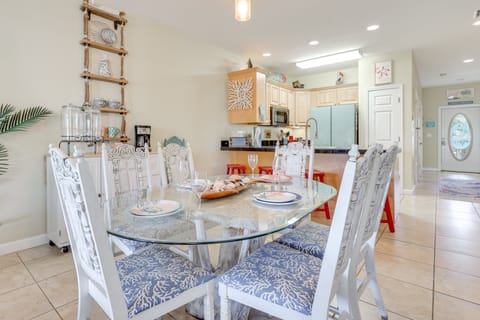 Boat, Swim, Walk to Beach! Dauphin Island Retreat Apartment in Dauphin Island