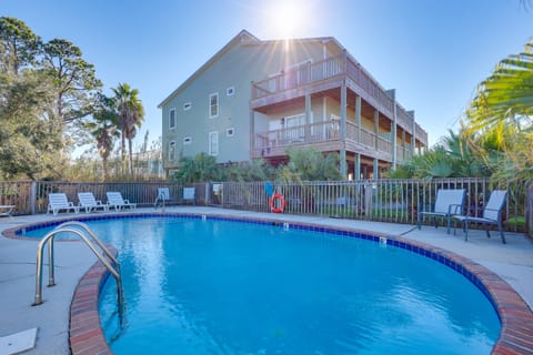 Boat, Swim, Walk to Beach! Dauphin Island Retreat Apartment in Dauphin Island
