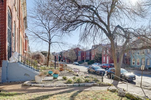 Walk to Bars & Dining: Historic Benton Park Gem Apartment in Saint Louis