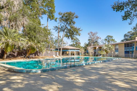 Pool Access! UF + Game Day Base in Gainesville Apartment in Gainesville