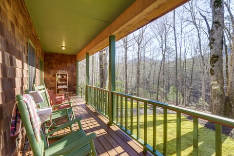 Vintage Home Nestled in the Woods of Smoky Mtns House in Tennessee