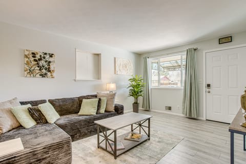 Hot Tub, Fire Pit! Group-Ready Stay Near Denver House in Commerce City