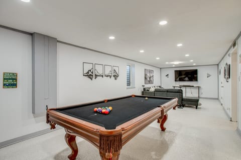 Hot Tub, Fire Pit! Group-Ready Stay Near Denver House in Commerce City